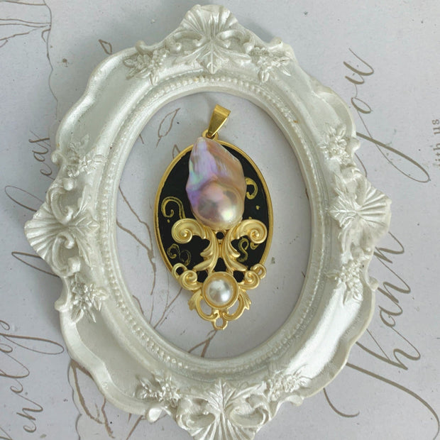 “Royal Rose” baroque pearl pendant