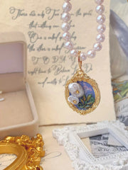 “Lily Love" baroque pearl pendant