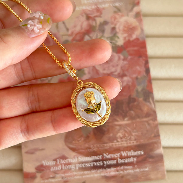 Tulip natural baroque pendant