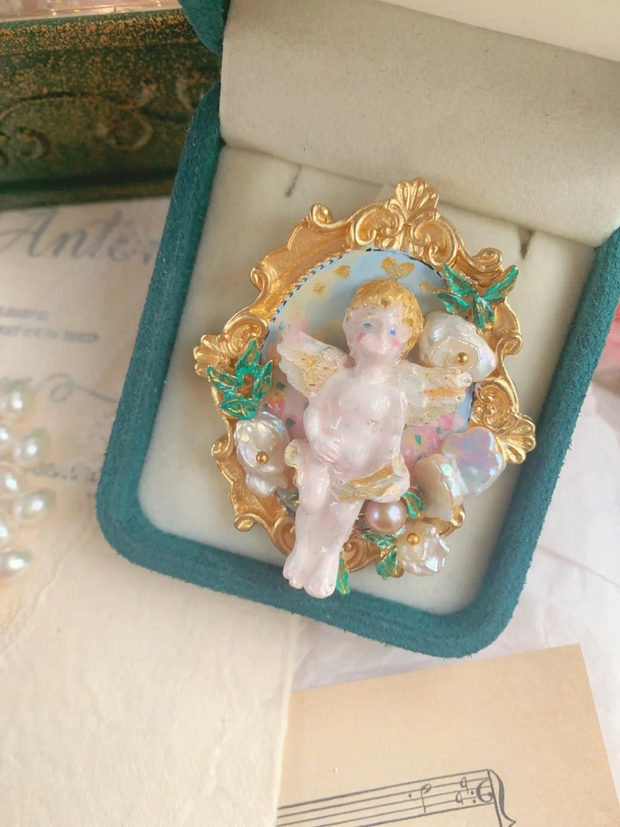 “Angel Baby” baroque pearl pendant
