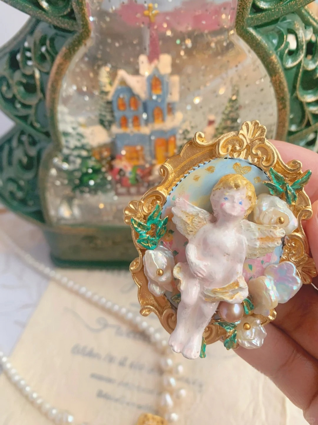 “Angel Baby” baroque pearl pendant