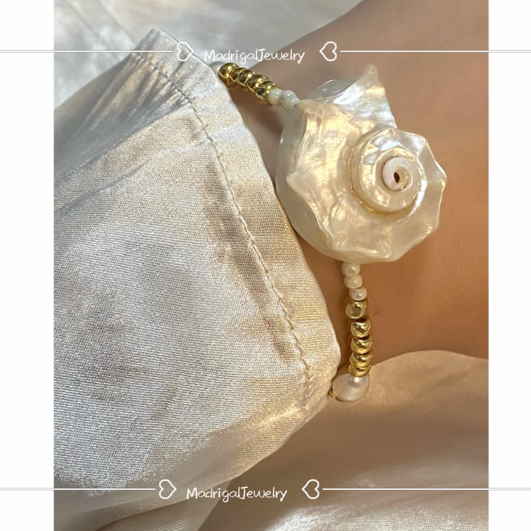 Creamy gold seashell bracelet