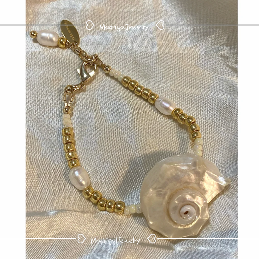 Creamy gold seashell bracelet