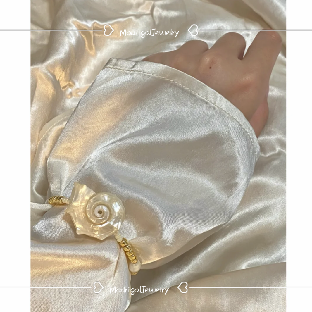 Creamy gold seashell bracelet