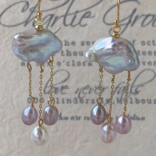 "Clouds & Raindrops" baroque pearl pendant